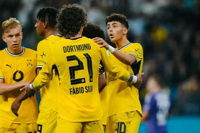 Penyerang Borussia Dortmund Fabio Silva merayakan keberhasilannya mencetak gol ke gawang HEBC pada putaran pertama Piala Jerman di Stadion Volkspark, Hamburg, Selasa (1/9/2026) waktu setempat. (bvb.de)
