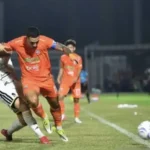 Pemain Borneo FC Juan Felipe Villa Ruiz (Juan Villa) mendapatkan pengawalan ketat pemain Persija pada pertandingan pekan pertama BRI Super League 2026/2027 di Stadion Segiri, Samarinda. sumber ANTARA