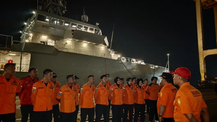 Foto: Basarnas Makassar mengerahkan KN SAR Kamajaya untuk mendukung operasi pencarian korban tenggelamnya KMP Virgo Transport 8 di perairan Laut Jawa. (dok. istimewa) Baca artikel detiksulsel, "Kapal Virgo Terbalik di Laut Jawa, Basarnas Makassar Bantu Cari 130 Penumpang" selengkapnya https://www.detik.com/sulsel/berita/d-8661627/kapal-virgo-terbalik-di-laut-jawa-basarnas-makassar-bantu-cari-130-penumpang.