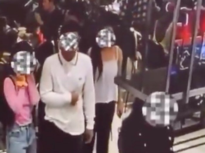 Foto: Viral aksi pria tendang wanita dari belakang di Mal Sency (Tangkapan Layar Video Viral)