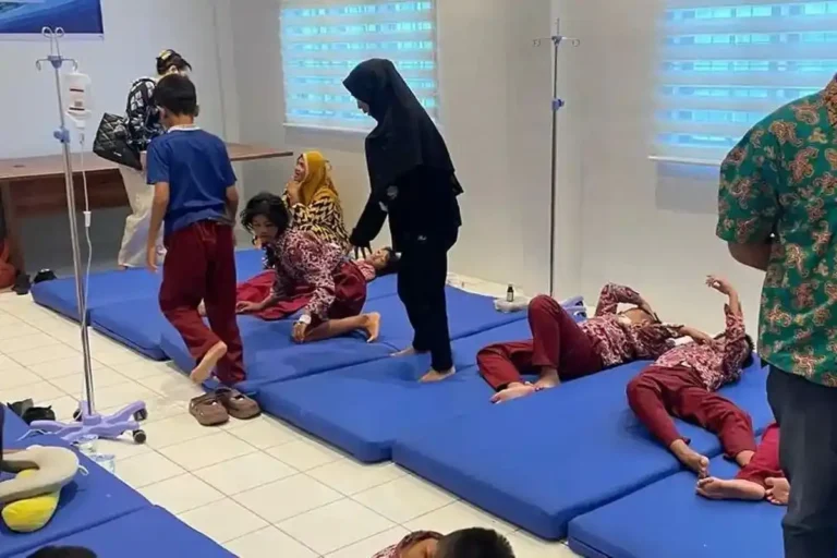Belasan siswa SD Negeri 060870 di Jalan Krakatau, Medan, Sumatera Utara, setelah menyantap Makan Bergizi Gratis (MBG), Jumat (9/10/2026). (TribunMedan.com)
