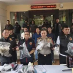 Direktur Dit Reskrimum Polda Sumut Kombes Pol. Cornelis M Simanjuntak dan jajaran memberi keterangan kepada wartawan di Mapolda Sumut, Kamis (22/10/2026). Matanetizen.com/lil