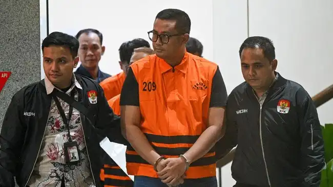 KPK Tetapkan Bupati Klaten dan Kepala BPK Jateng Tersangka Suap